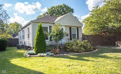 Charming 3-bedroom home in a lovely neighborhood! Featuring a large, beautifully landscaped yard perfect for outdoor enjoyment. Close to schools, parks, and shopping, making it a fantastic location for families. | Image 3