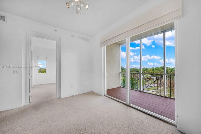 APT-501 - 3600 Oaks Clubhouse Dr, Condo with 3 bedrooms, 2 bathrooms and null parking in Pompano Beach FL | Image 32