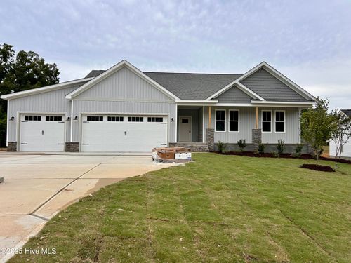 103 Lucky Ln, Pikeville, NC, 27863-6000 | Card Image