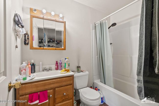 Unit 3-4 bath | Image 38