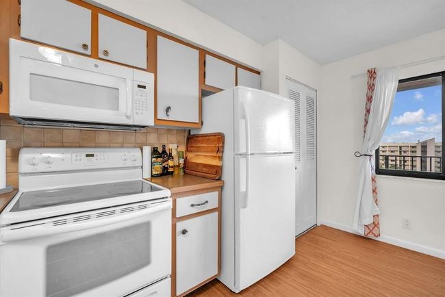 APT-903 - 2202 S Cypress Bend Dr, Condo with 2 bedrooms, 2 bathrooms and null parking in Pompano Beach FL | Image 13