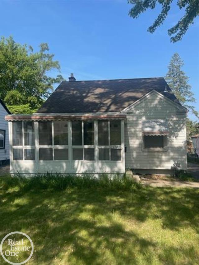 Brady , Redford, MI 48240