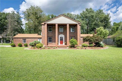 15 Forest Dr, Jeffersonville, IN, 47130-6845 | Card Image