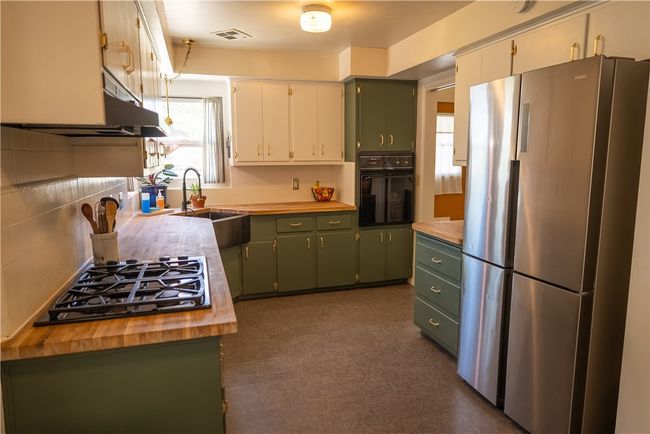 525 E F St, House other with 3 bedrooms, 2 bathrooms and 2 parking in Tehachapi CA | Image 14