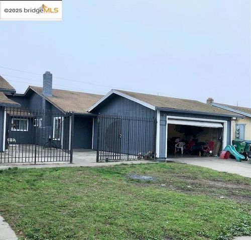 453-453 Jill Cir, Stockton, CA, 95210-2619 | Card Image