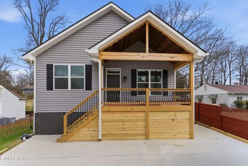 324 N Chilhowee Dr, Knoxville, TN, 37914-3709 | Card Image