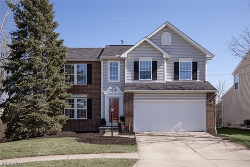 887 Woodfield Ln, Brunswick, OH, 44212-4745 | Card Image