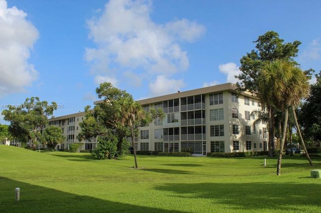 APT-108 - 2900 N Palm Aire Dr, Condo with 1 bedrooms, 2 bathrooms and null parking in Pompano Beach FL | Image 5
