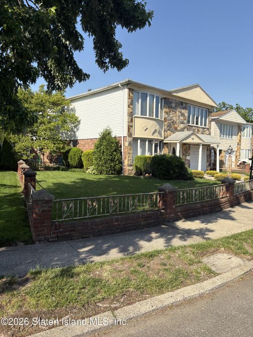 92 Dawson Cir, Staten Island, NY, 10314-3825 | Card Image