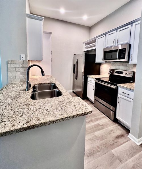 1078-5353 Memorial Dr, Houston, TX, 77007-8268 | Card Image