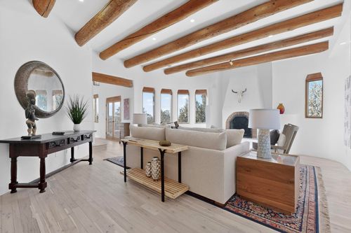 600 Vista De La Ciudad, Santa Fe, NM, 87501-6305 | Card Image