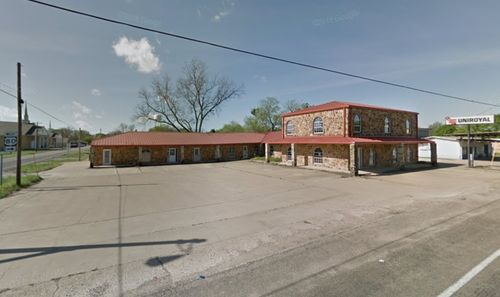 106 E Pine St, Edgewood, TX, 75117-2934 | Card Image