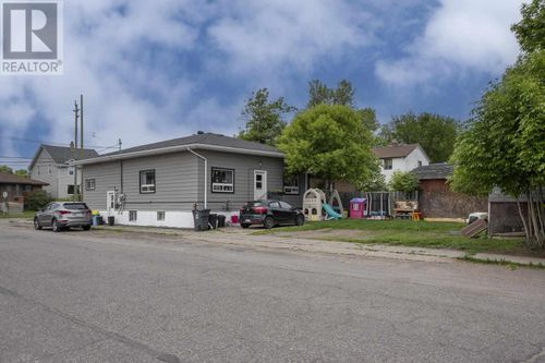 179 Ontario St, Thunder Bay, ON, P7B3G4 | Card Image