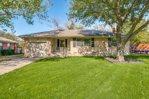 2631 Danny Ln, Farmers Branch, TX, 75234-6201 | Card Image