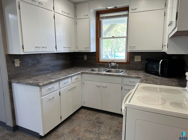 110 N Pearl St, House other with 3 bedrooms, 1 bathrooms and null parking in Menno SD | Image 15