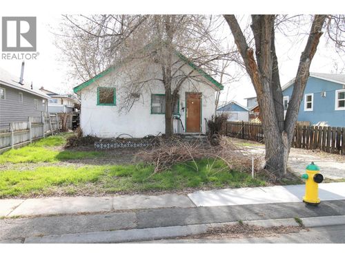 496 Heales Ave, Penticton, BC, V2A1G4 | Card Image