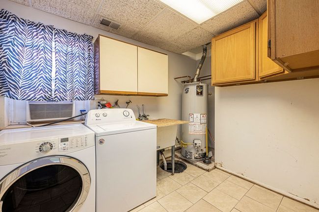 22493 E 10 Mile Rd, House other with 2 bedrooms, 1 bathrooms and null parking in Saint Clair Shores MI | Image 14