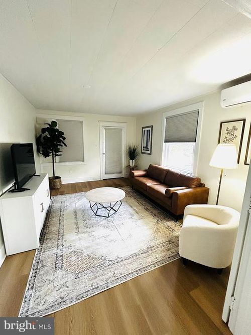 525 N Broad St, LANSDALE, PA, 19446-2415 | Card Image