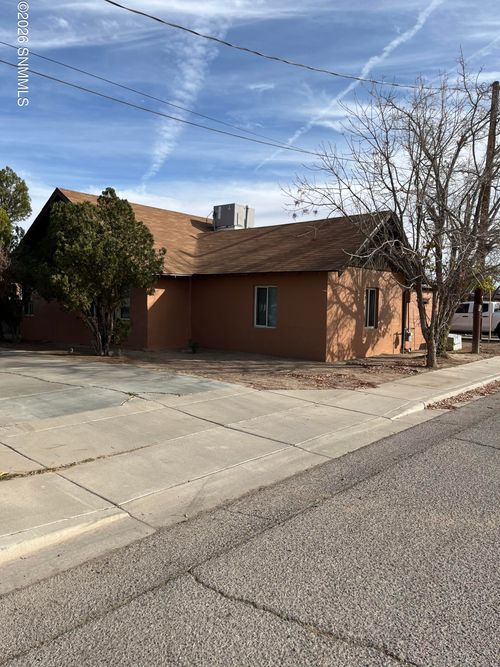 635 Hoagland Rd, Las Cruces, NM, 88005-1480 | Card Image