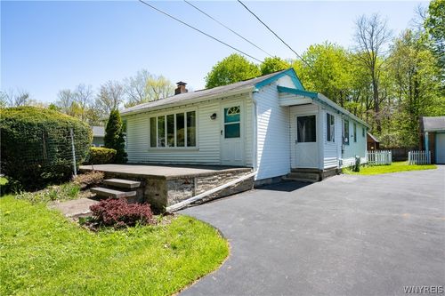 1373 Elwood Dr, Derby, NY, 14047-9515 | Card Image