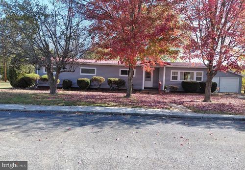 11 Trenton St, PETERSBURG, WV, 26847-1540 | Card Image