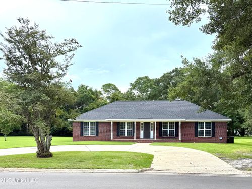 1006 Belair St, Pascagoula, MS, 39567-1428 | Card Image
