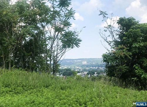 6 Columbus Ave, Totowa, NJ, 07512-1657 | Card Image