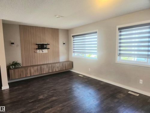 3346 15a Ave Nw, Edmonton, AB, T6T0Y1 | Card Image