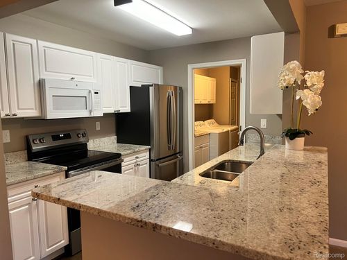 3609 Oakmonte Blvd, Oakland Twp, MI, 48306-4791 | Card Image