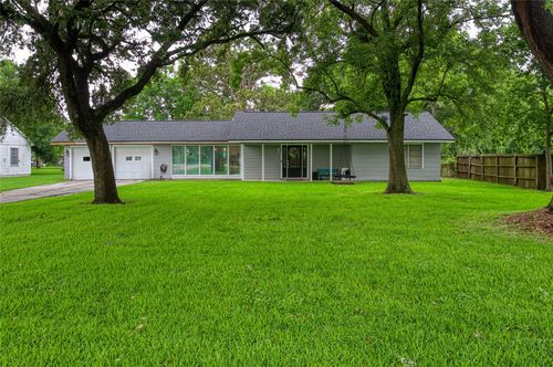 106 Crow Rd, Baytown, TX, 77520-1810 | Card Image