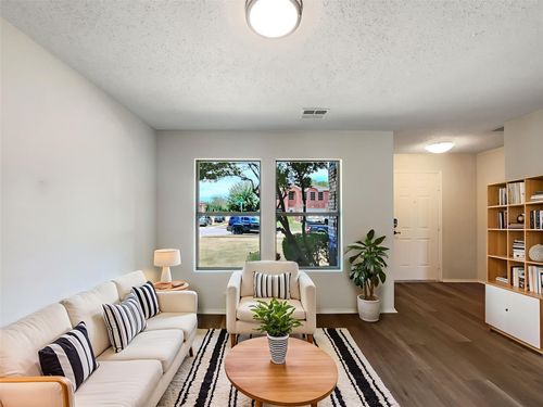 5200 New Castleton Ct, Fort Worth, TX, 76135-1487 | Card Image