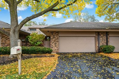 1218 Indian Trail Road, Condo with 3 bedrooms, 3 bathrooms and 2 parking in Hinsdale IL | Image 1