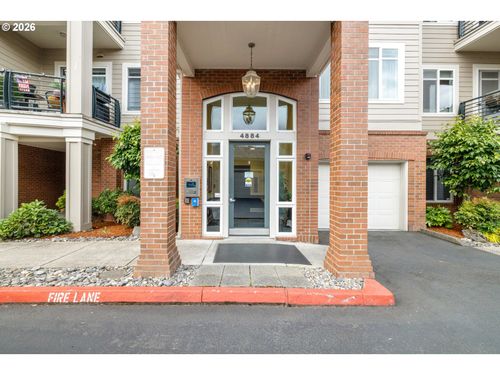 304-4884 Nw Promenade Ter, Portland, OR, 97229-7711 | Card Image