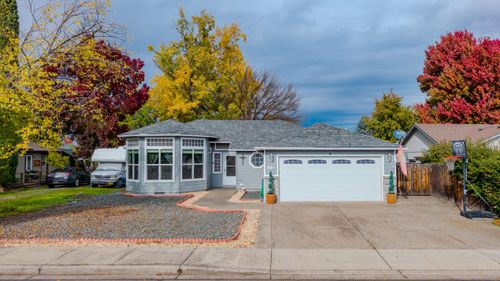 921 Pittview Ave, Central Point, OR, 97502-2790 | Card Image