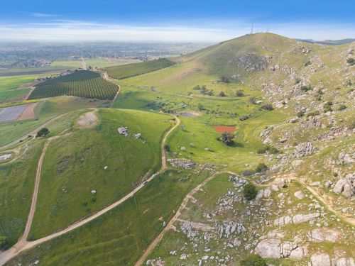 2002 E Olive Ave, Porterville, CA, 93257-9450 | Card Image