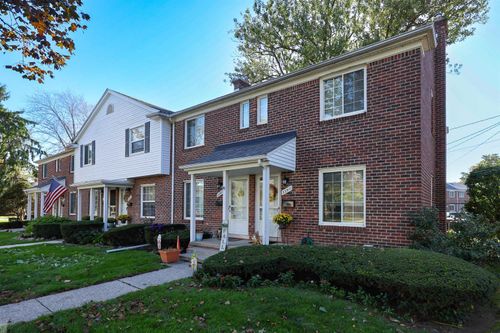 22911 Gary Ln, Saint Clair Shores, MI, 48080-2713 | Card Image