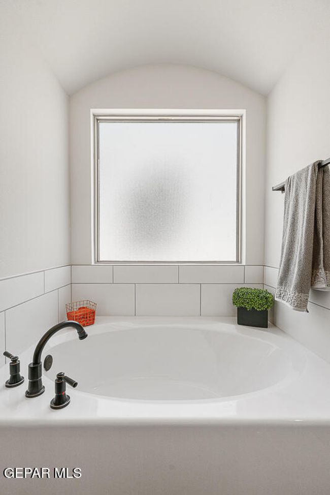12801 Woolstone-24 | Image 26