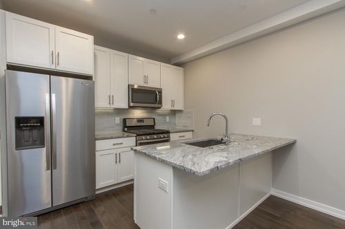 2r-613 S 7th St, PHILADELPHIA, PA, 19147-2126 | Card Image