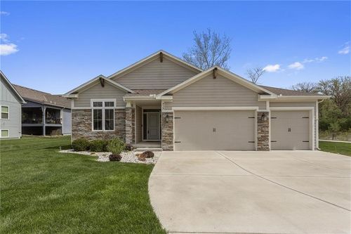 717 Riverwood Dr, Liberty, MO, 64068-4520 | Card Image