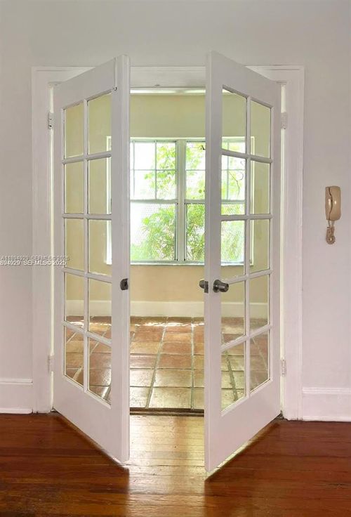 apt-15-754 Meridian Ave, Miami Beach, FL, 33139-6160 | Card Image