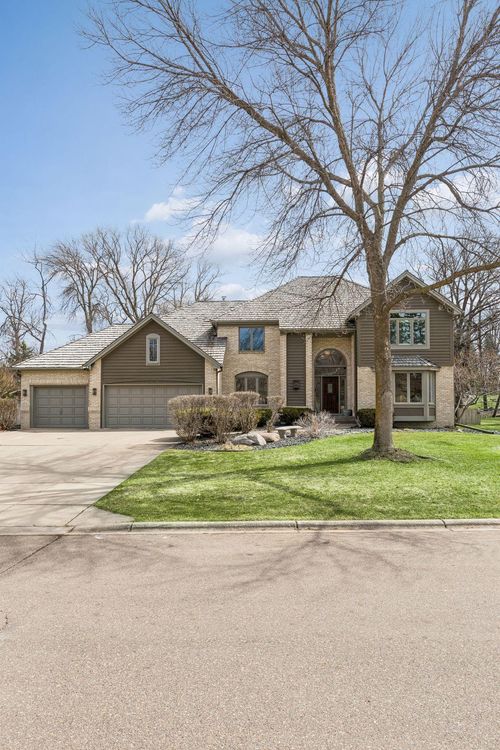 2107 Windsong Cir, Wayzata, MN, 55391-2259 | Card Image
