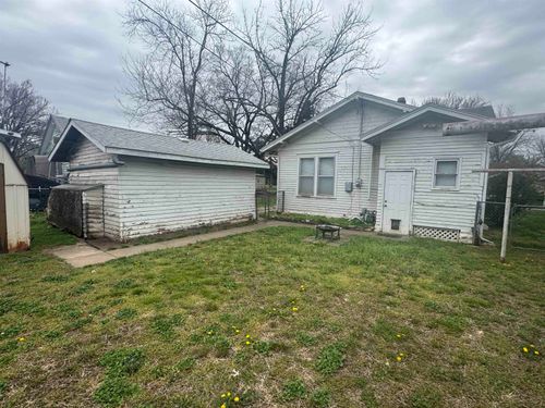 1016 E 15th Ave, Winfield, KS, 67156-4504 | Card Image