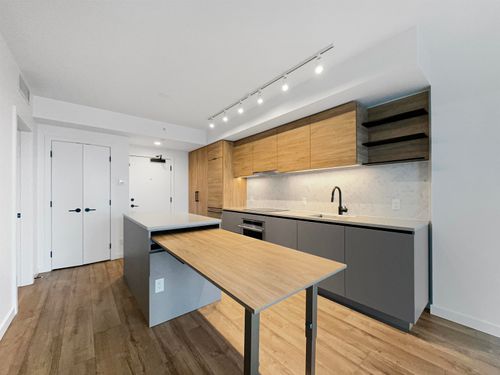 23xx-13428 105 Ave, Surrey, BC, V3T0S6 | Card Image