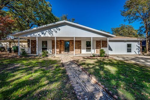 3907 Woodbury Ct, Arlington, TX, 76017-4655 | Card Image