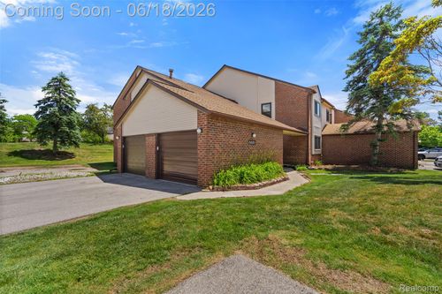 201-6680 Ridgefield Cir, West Bloomfield, MI, 48322-3048 | Card Image