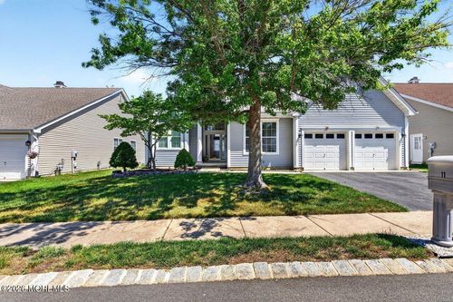 11 Valley Stream Place, Barnegat, NJ, 08005 | Card Image