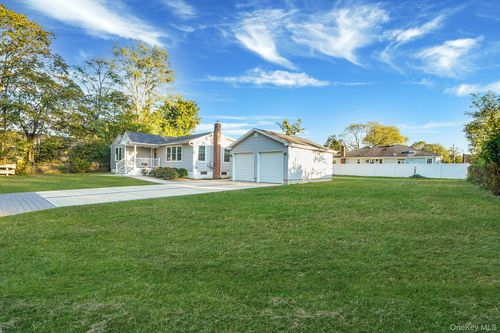 20 Pell Ave, North Babylon, NY, 11703-4512 | Card Image