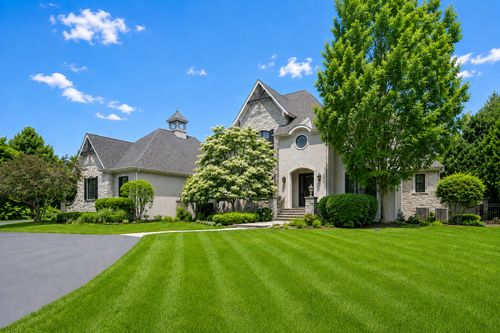 10N618 Manchester Ln, Elgin, IL, 60124-6706 | Card Image