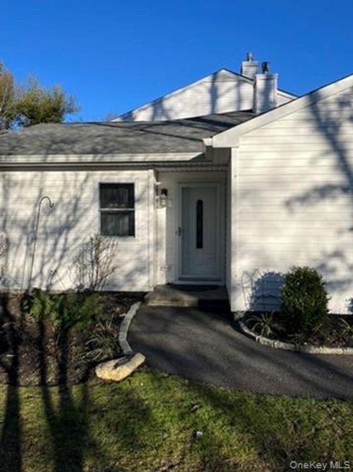 33 Bass Ct, Manorville, NY, 11949-2610 | Card Image