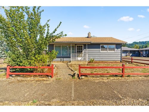 830 S 7th St, Cottage Grove, OR, 97424-2505 | Card Image